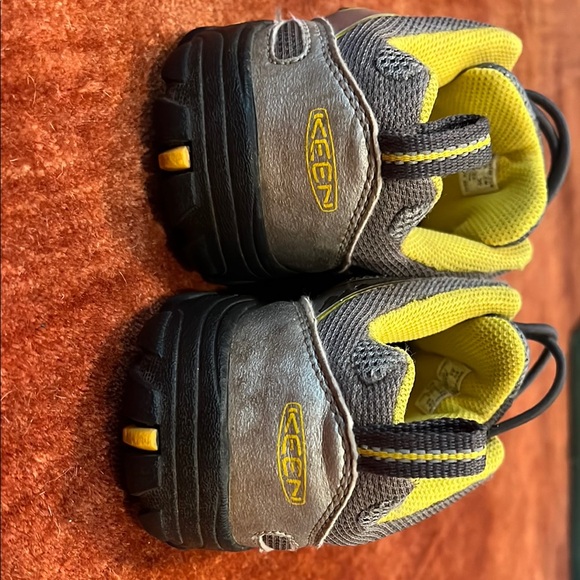 KEEN Kids' Gray and Yellow Shoes - Picture 2 of 7
